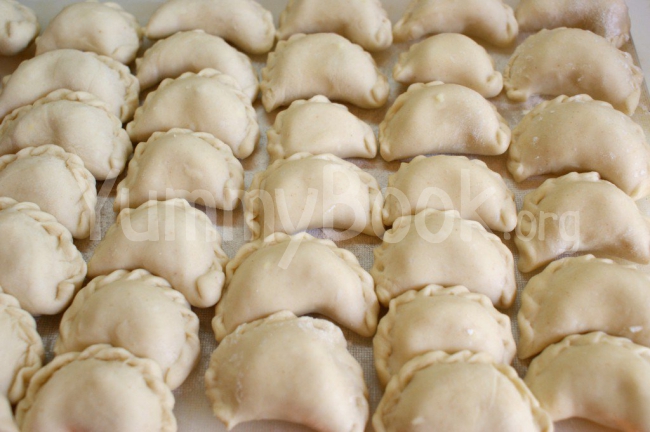 Russian-style Dumplings Stuffed with Potatoes (Vareniki)