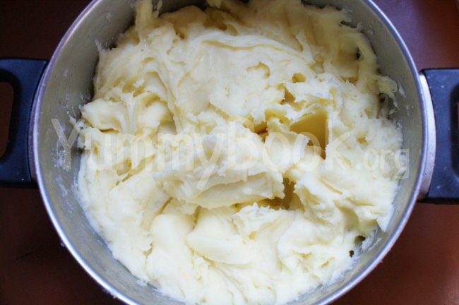 Russian-style Dumplings Stuffed with Potatoes (Vareniki)