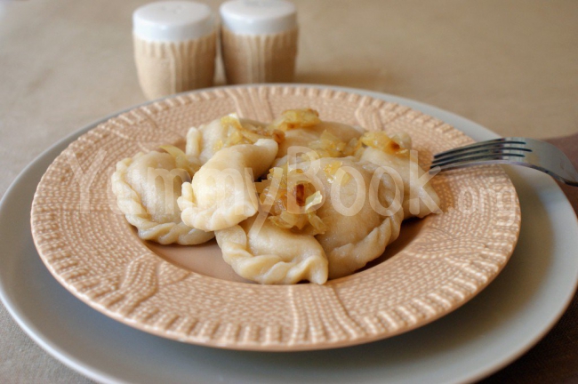 Russian-style Dumplings Stuffed with Potatoes (Vareniki)